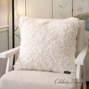 Celebrity Home,Perfect!Stunning Ivory Shag EyelashThrow Pillow 22x22,(MSRP $129)